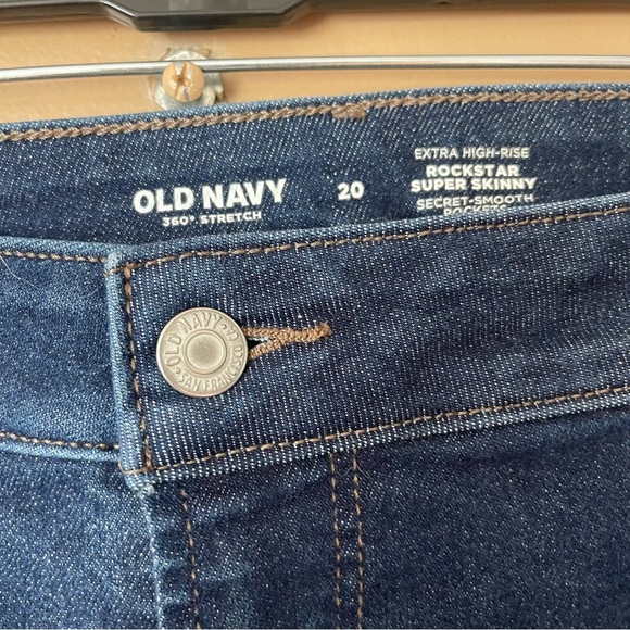 Old Navy Rockstar Extra high rise Dark Wash distressed knee size 20 - Picture 3 of 6